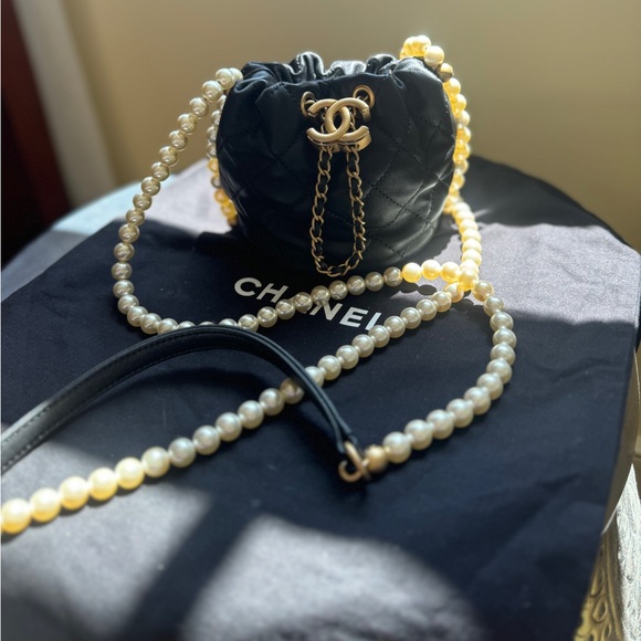 CHANEL “about pearls” mini quilted bag - never been worn - Like New✨ - Picture 2 of 12